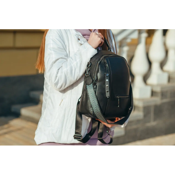 Жіночий шкіряний рюкзак міський 23х32х13, сумка для міста, подорожей та  відпочинку, чорна