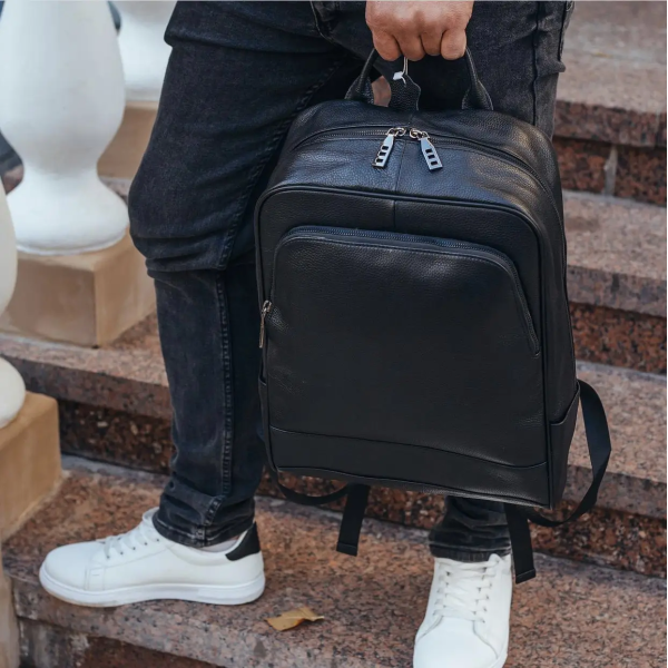 Чоловічий рюкзак шкіряний міський для ноутбука 28х40х14, сумка на спину для студента Tiding Bag , чорна
