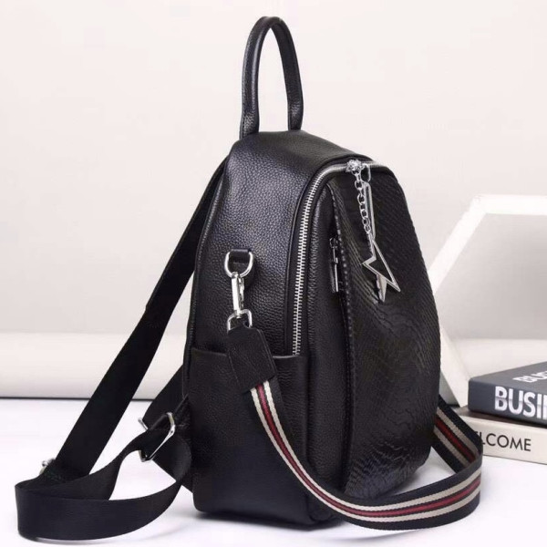 Жіночий рюкзак шкіряний міський з ременцем 23х30х11, сумка на спину для навчання, чорна