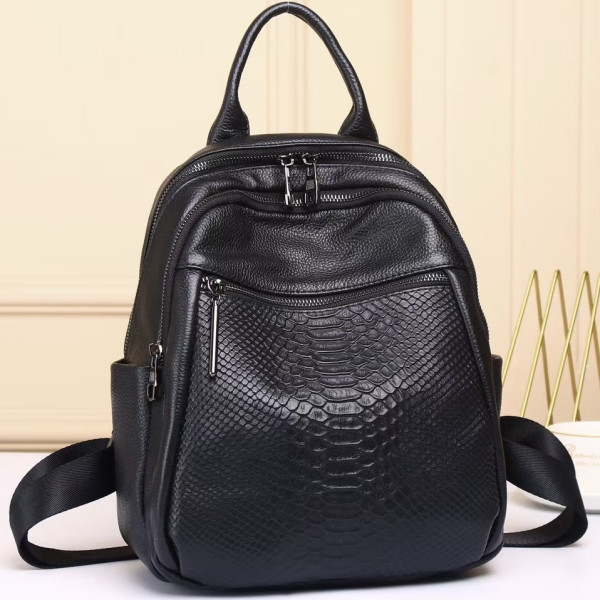 Рюкзак жіночий шкіряний з тисненням під рептилію 23х30х13, сумка наплічна для міста, чорна