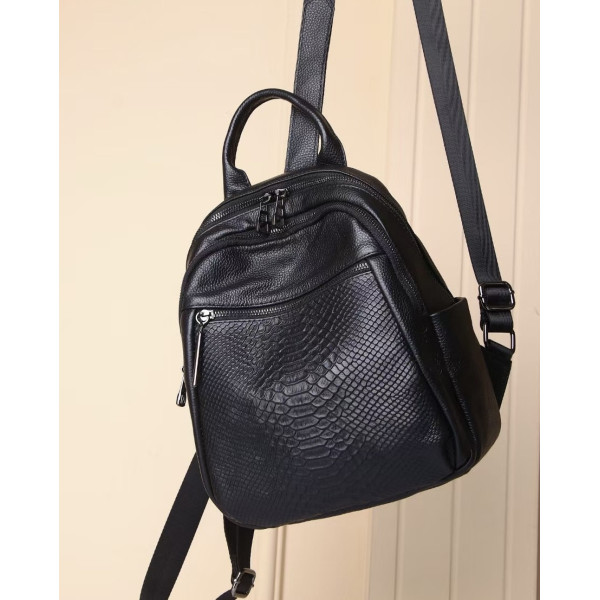 Рюкзак жіночий шкіряний з тисненням під рептилію 23х30х13, сумка наплічна для міста, чорна
