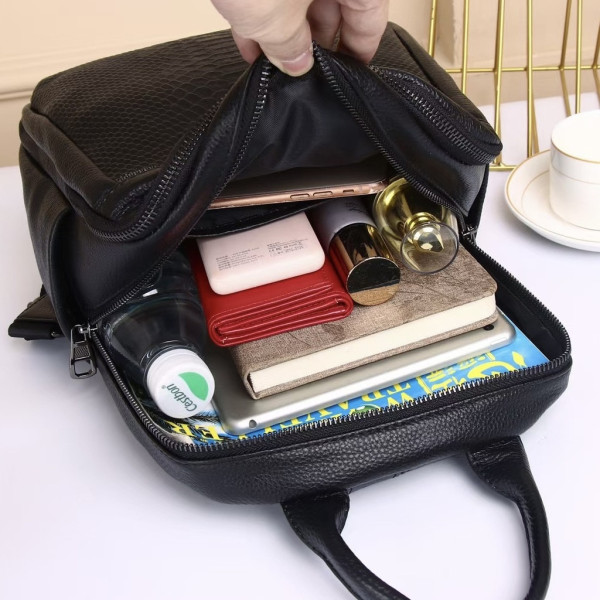 Рюкзак жіночий шкіряний з тисненням під рептилію 23х30х13, сумка наплічна для міста, чорна