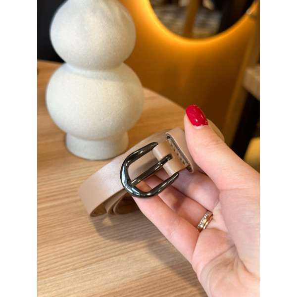 Шкіряний жіночий ремінь в бежевому кольорі 3334