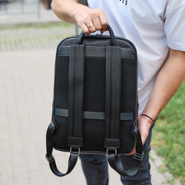 Класичний чоловічий рюкзак зі шкіри 42х30х16, практичний аксесуар для ноутбука та документів, чорний