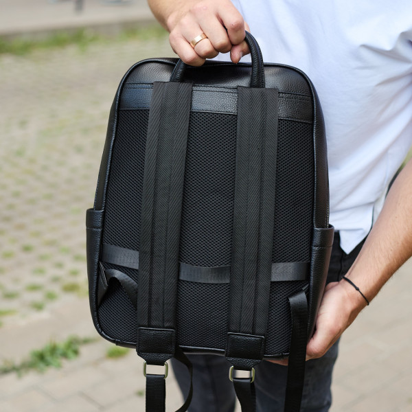 Універсальний чоловічий рюкзак із шкіри 41х31х16, зручний наплічник для ноутбука та документів, чорний