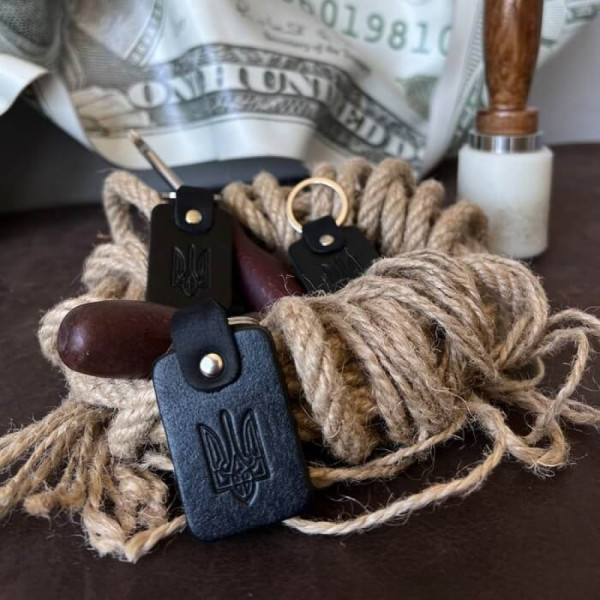 Брелок Тризуб чорний унісекс