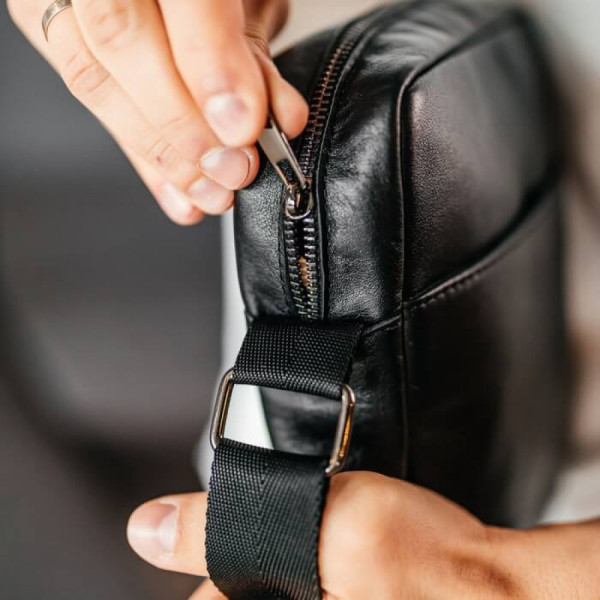 Чоловіча шкіряна сумка через плече London глянець чорна