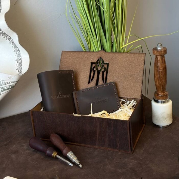 Подарунковий чоловічий набір із затискача для грошей та обкладинки на паспорт