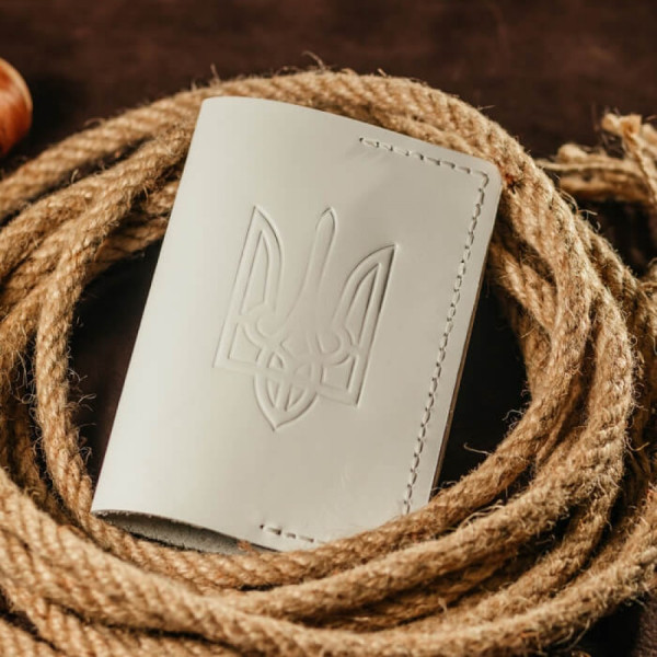 Обкладинка на паспорт жіноча біла Тризуб