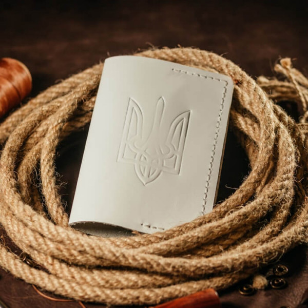 Обкладинка на паспорт жіноча біла Тризуб